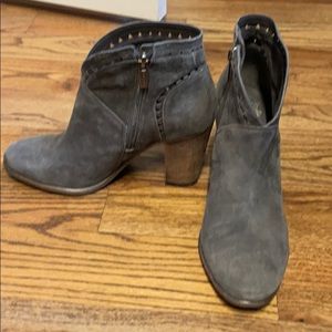 EUC Vince Camino gray suede booties